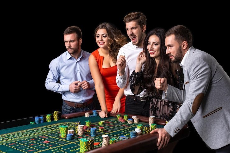 Bagan strategi dasar Free Bet Blackjack dengan rekomendasi tindakan per kombinasi kartu